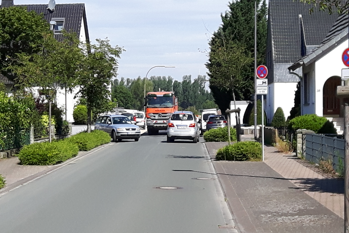 Die Rally der Baustellenfahrzeuge durch die Wohngebiete kann beginnen!